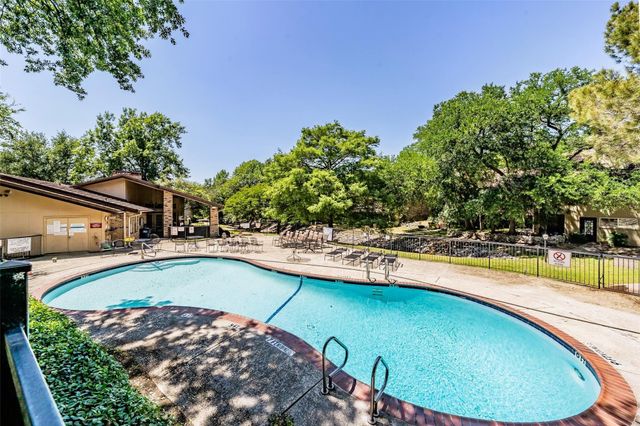 5814 Meadow Wood Lane, Fort Worth, TX 76112