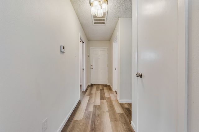 5814 Meadow Wood Lane, Fort Worth, TX 76112