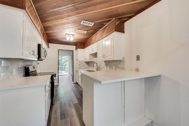 5814 Meadow Wood Lane, Fort Worth, TX 76112