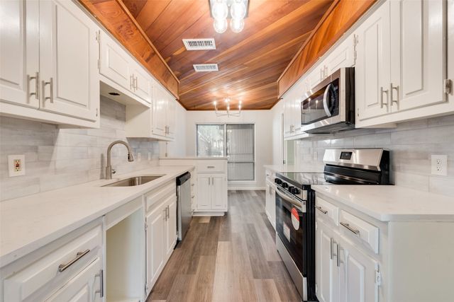 5814 Meadow Wood Lane, Fort Worth, TX 76112