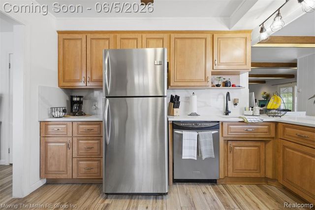 3327 Syracuse Street, Dearborn, MI 48124
