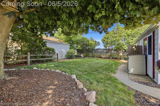 3327 Syracuse Street, Dearborn, MI 48124