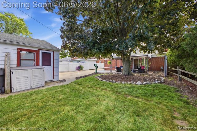 3327 Syracuse Street, Dearborn, MI 48124