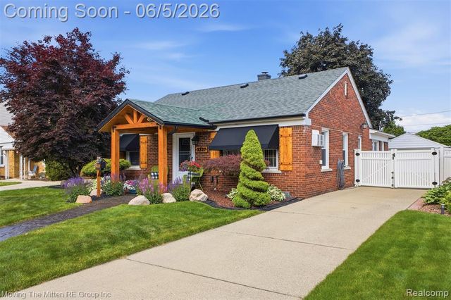 3327 Syracuse Street, Dearborn, MI 48124