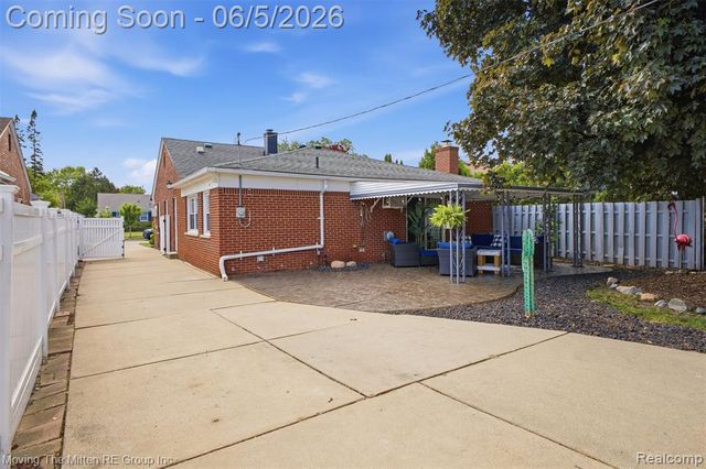 3327 Syracuse Street, Dearborn, MI 48124