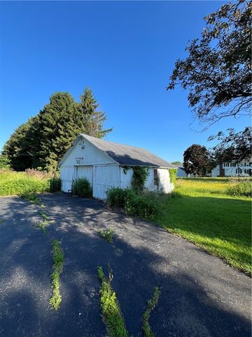 6705 E Townline Road, Williamson, NY 14589