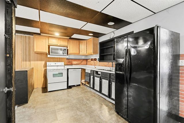 1259 E Apple Avenue, Muskegon, MI 49442