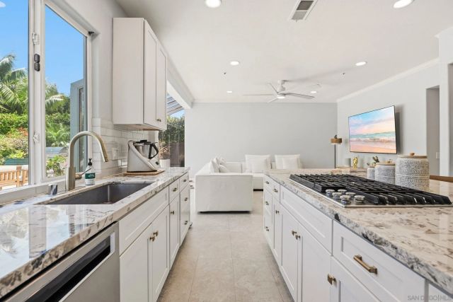 5140 Via Avante, San Diego, CA 92130