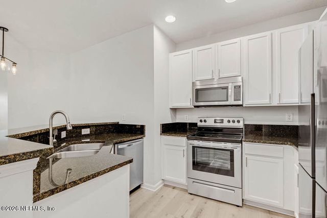 12301 KERNAN FOREST Boulevard 902, Jacksonville, FL 32225