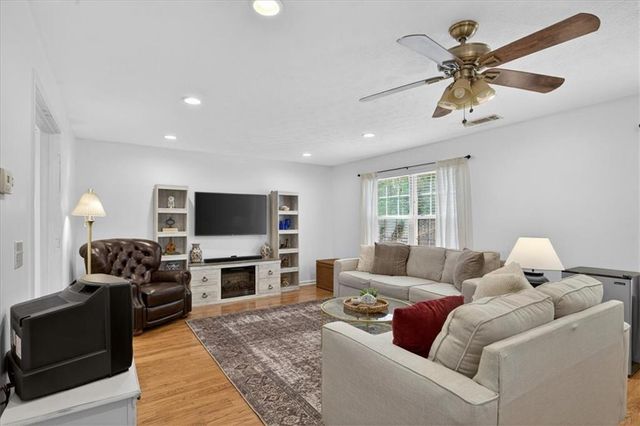 1054 River Plantation Drive, Woodstock, GA 30188