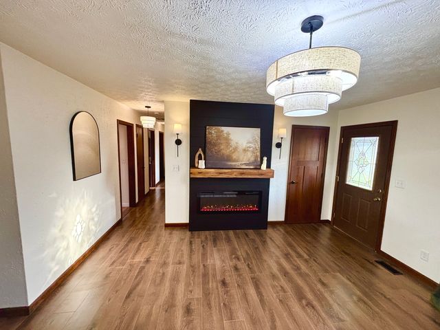 112 Donoho Drive, Salem, IL 62881