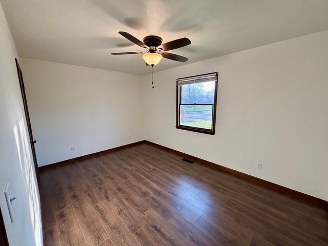 112 Donoho Drive, Salem, IL 62881