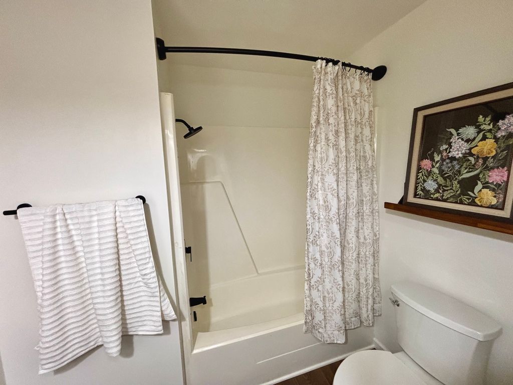 Image 15 of property listing at 112 Donoho Drive, Salem, IL 62881