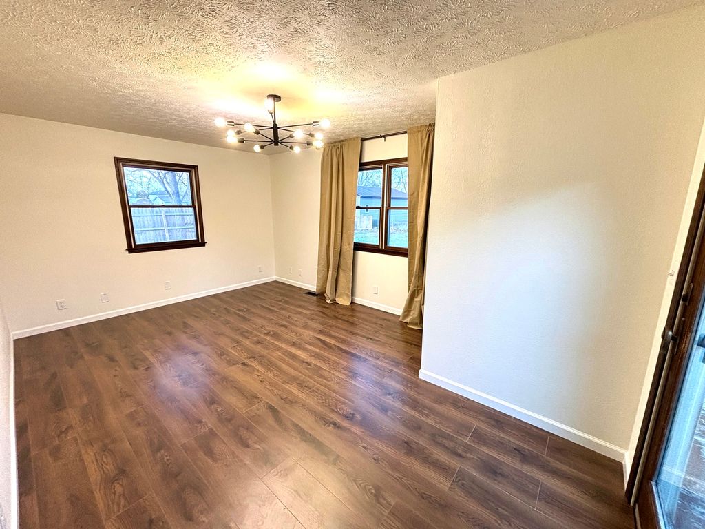 Image 16 of property listing at 112 Donoho Drive, Salem, IL 62881