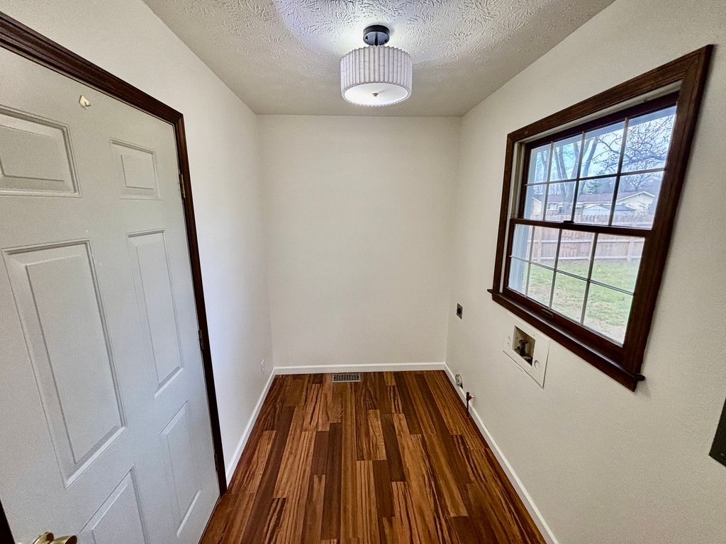 Image 23 of property listing at 112 Donoho Drive, Salem, IL 62881