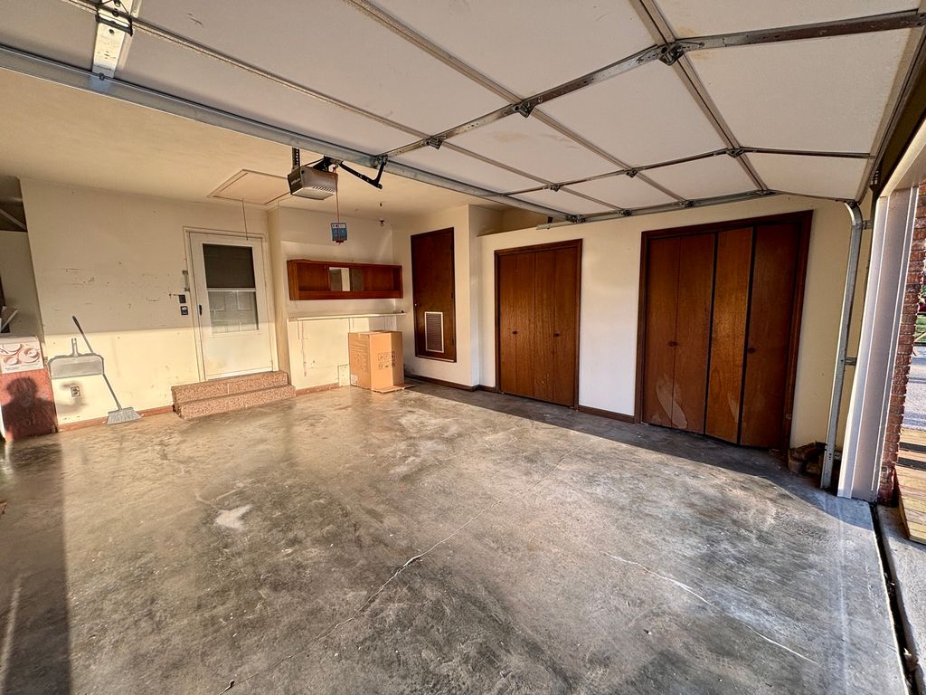 Image 24 of property listing at 112 Donoho Drive, Salem, IL 62881