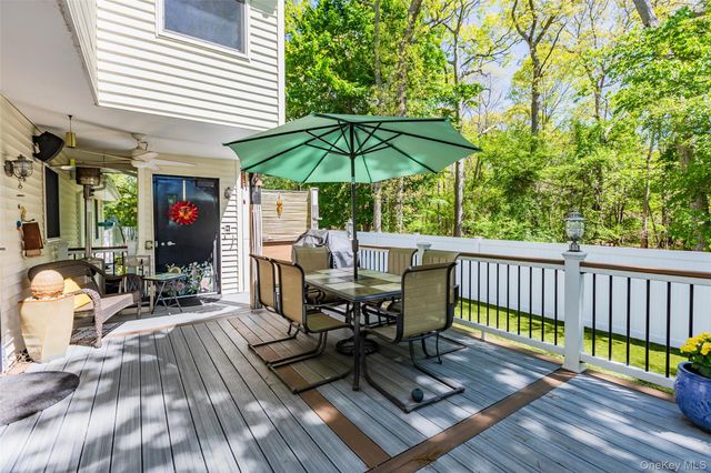 8 Loretta Court, Coram, NY 11727