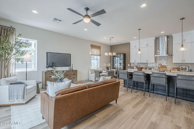 111 W HOLCOMB Lane, Phoenix, AZ 85003