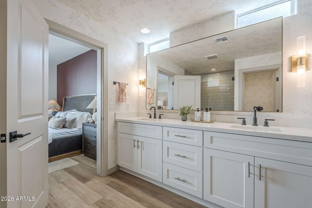 111 W HOLCOMB Lane, Phoenix, AZ 85003