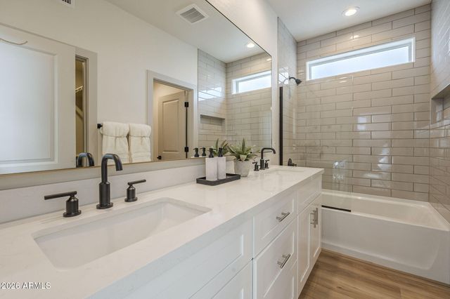 111 W HOLCOMB Lane, Phoenix, AZ 85003