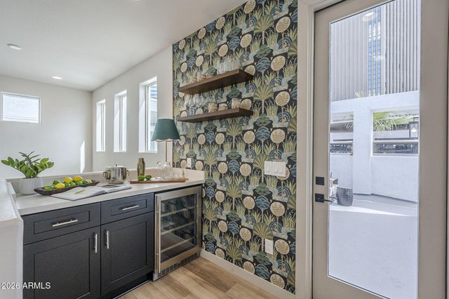 111 W HOLCOMB Lane, Phoenix, AZ 85003