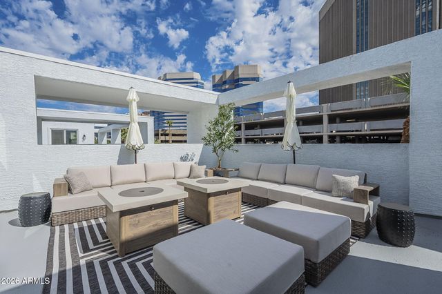 111 W HOLCOMB Lane, Phoenix, AZ 85003