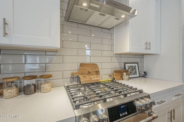 111 W HOLCOMB Lane, Phoenix, AZ 85003