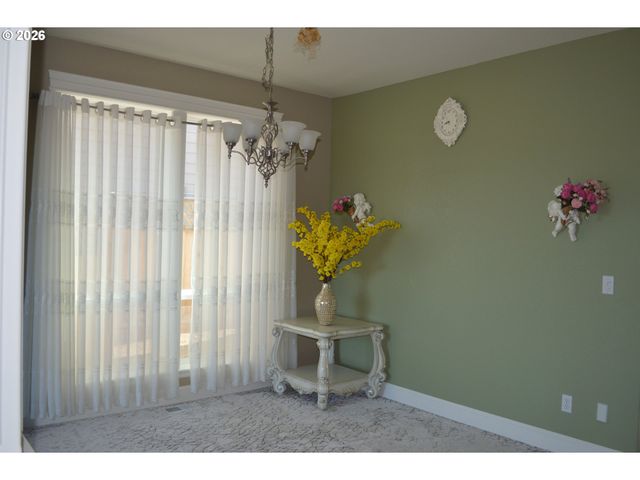 13610 Se SNOWFIRE Dr, Happy Valley, OR 97086