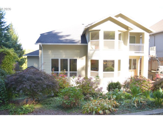 13610 Se SNOWFIRE Dr, Happy Valley, OR 97086
