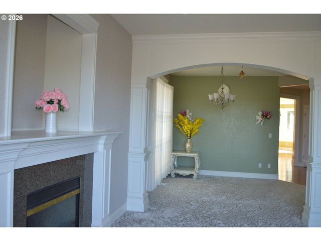13610 Se SNOWFIRE Dr, Happy Valley, OR 97086