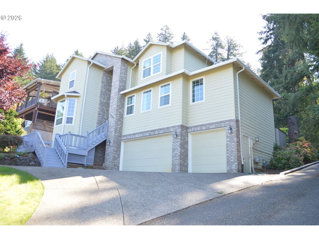 13610 Se SNOWFIRE Dr, Happy Valley, OR 97086