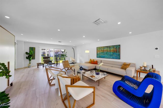 902 Cypress Grove Drive 902, Pompano Beach, FL 33069