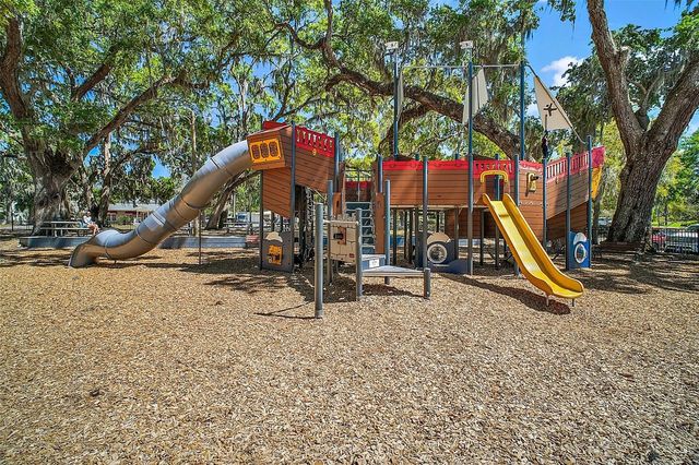 605 SANDLAKE COURT, Mount Dora, FL 32757
