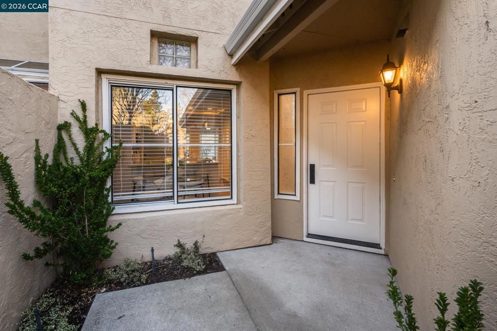 Image 2 of property listing at 6199 6199 Lakeview Cir, San Ramon, CA 94582