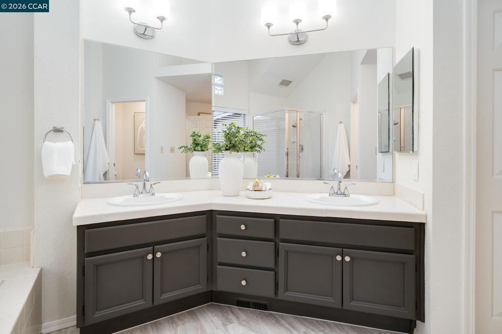 Image 21 of property listing at 6199 6199 Lakeview Cir, San Ramon, CA 94582