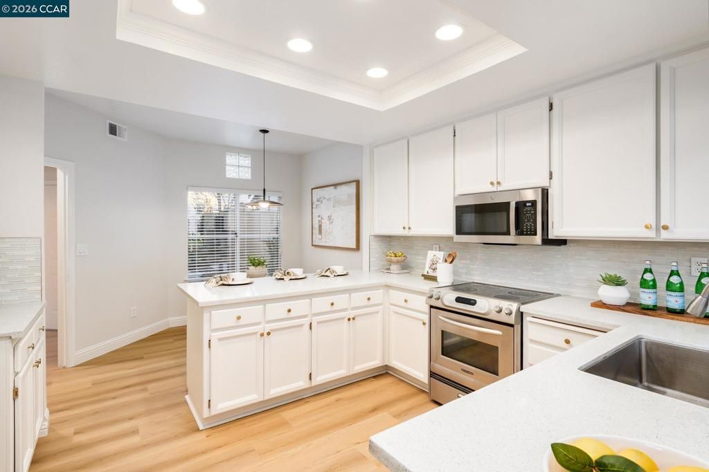 Image 9 of property listing at 6199 6199 Lakeview Cir, San Ramon, CA 94582