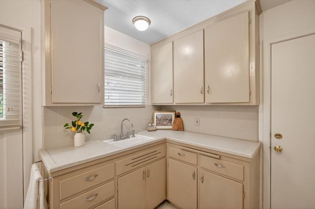 4012 Lusk Dr, Sacramento, CA 95864