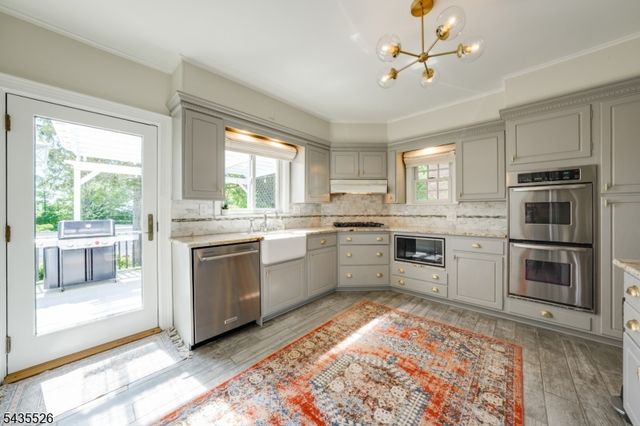 41 Crestwood Dr, Maplewood Twp., NJ 07040