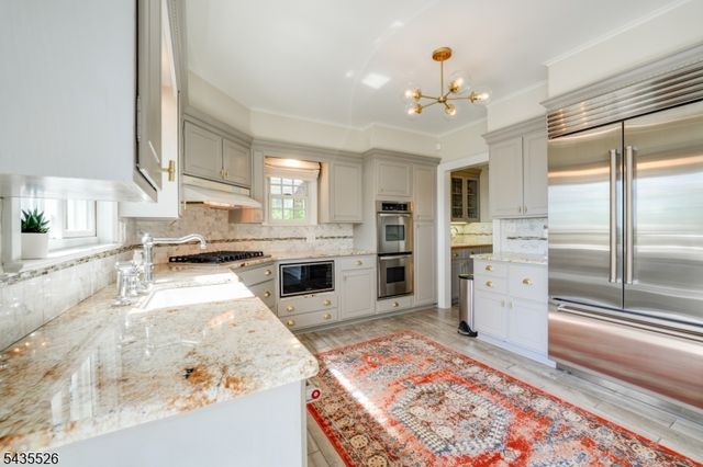 41 Crestwood Dr, Maplewood Twp., NJ 07040