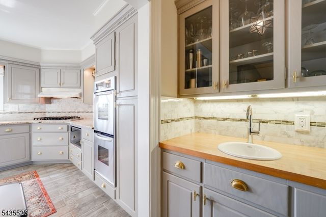41 Crestwood Dr, Maplewood Twp., NJ 07040