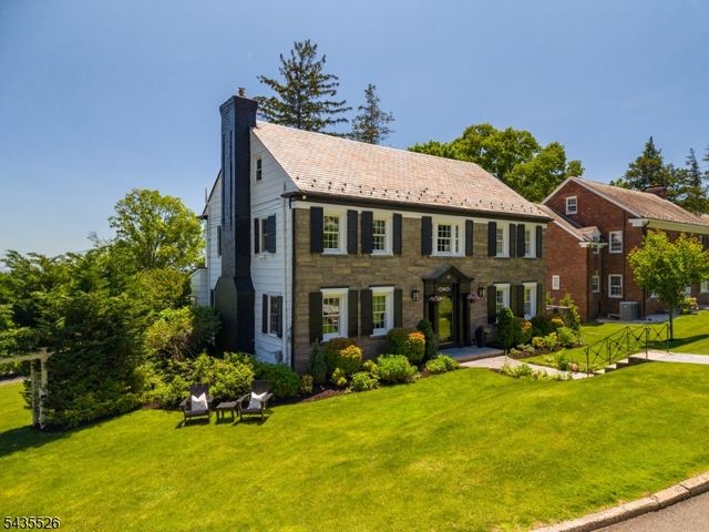 41 Crestwood Dr, Maplewood Twp., NJ 07040