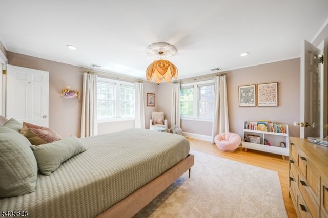 41 Crestwood Dr, Maplewood Twp., NJ 07040