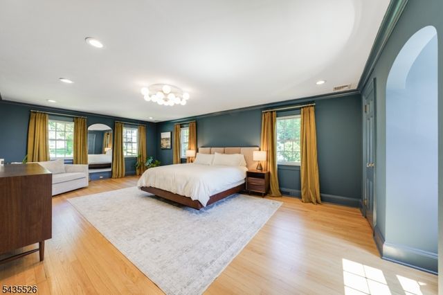 41 Crestwood Dr, Maplewood Twp., NJ 07040