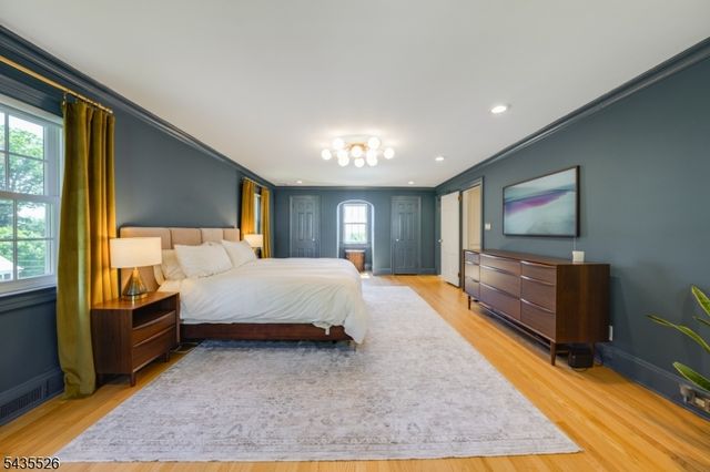 41 Crestwood Dr, Maplewood Twp., NJ 07040