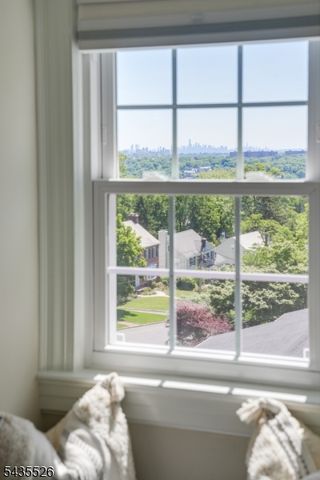 41 Crestwood Dr, Maplewood Twp., NJ 07040
