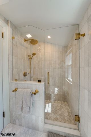 41 Crestwood Dr, Maplewood Twp., NJ 07040