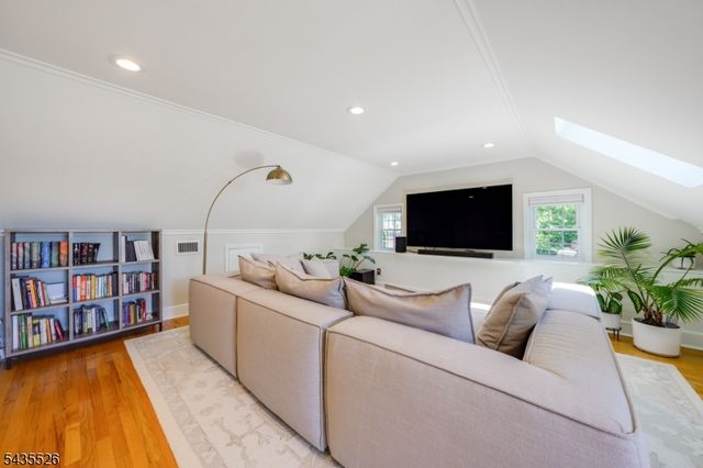 41 Crestwood Dr, Maplewood Twp., NJ 07040