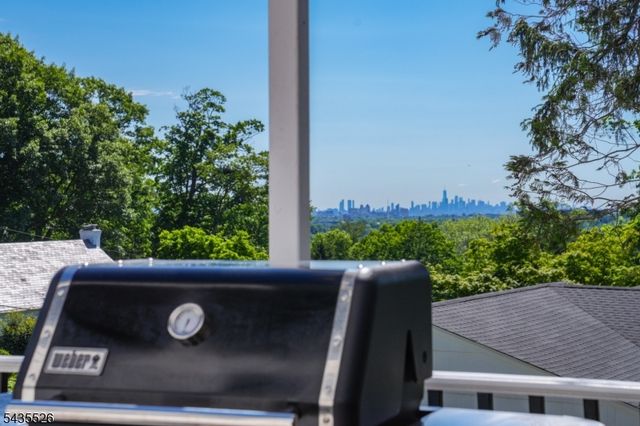 41 Crestwood Dr, Maplewood Twp., NJ 07040