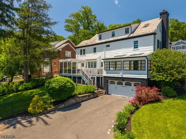 41 Crestwood Dr, Maplewood Twp., NJ 07040