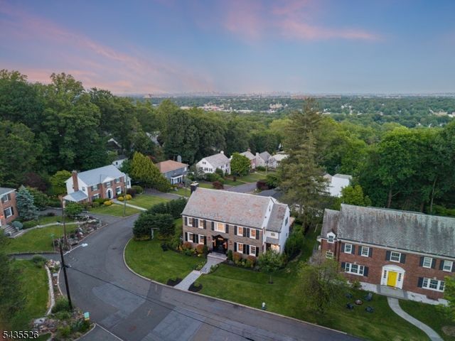 41 Crestwood Dr, Maplewood Twp., NJ 07040